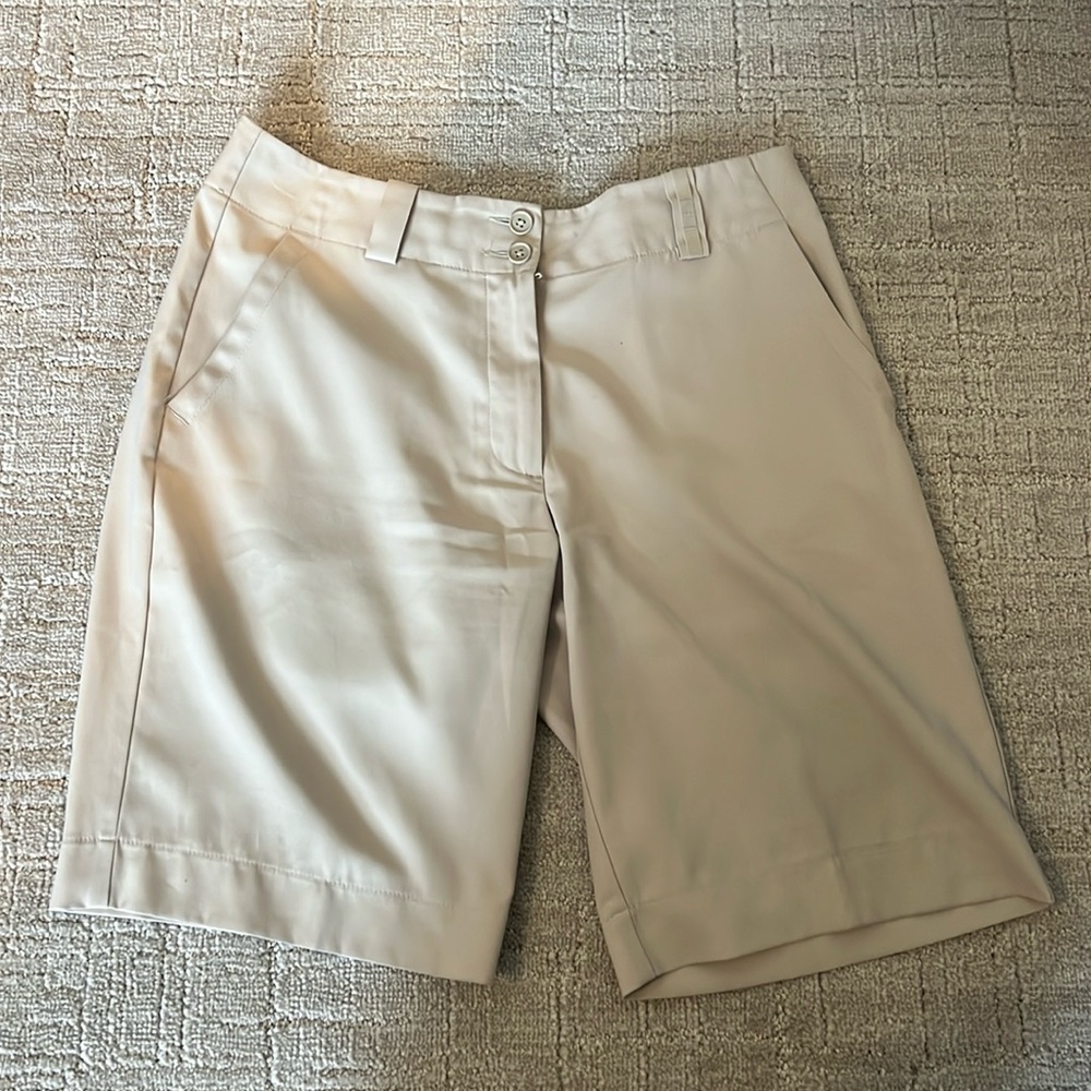New NIKE Golf Khaki Shorts